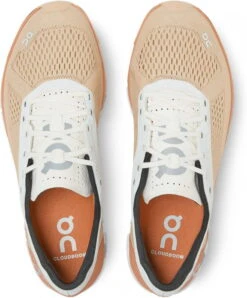 Hardloopschoen On Running Cloudboom Savannah/White -Lichtvoetig on running cloudboom savannah white 326304 37 99598 960