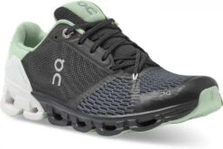 Hardloopschoen On Running Cloudflyer -Lichtvoetig on running cloudflyer black white 357871 21 99632 960